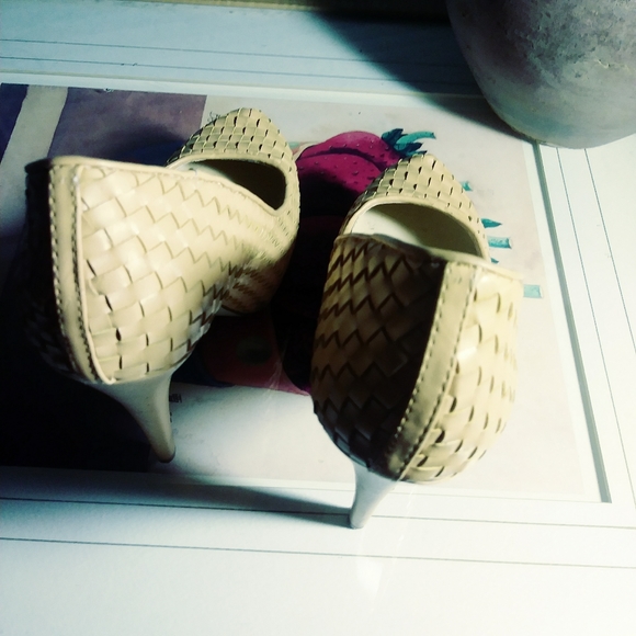 SHOEDAZZLE GORGEOUS TAN PLATFORMS💐 - Picture 8 of 8